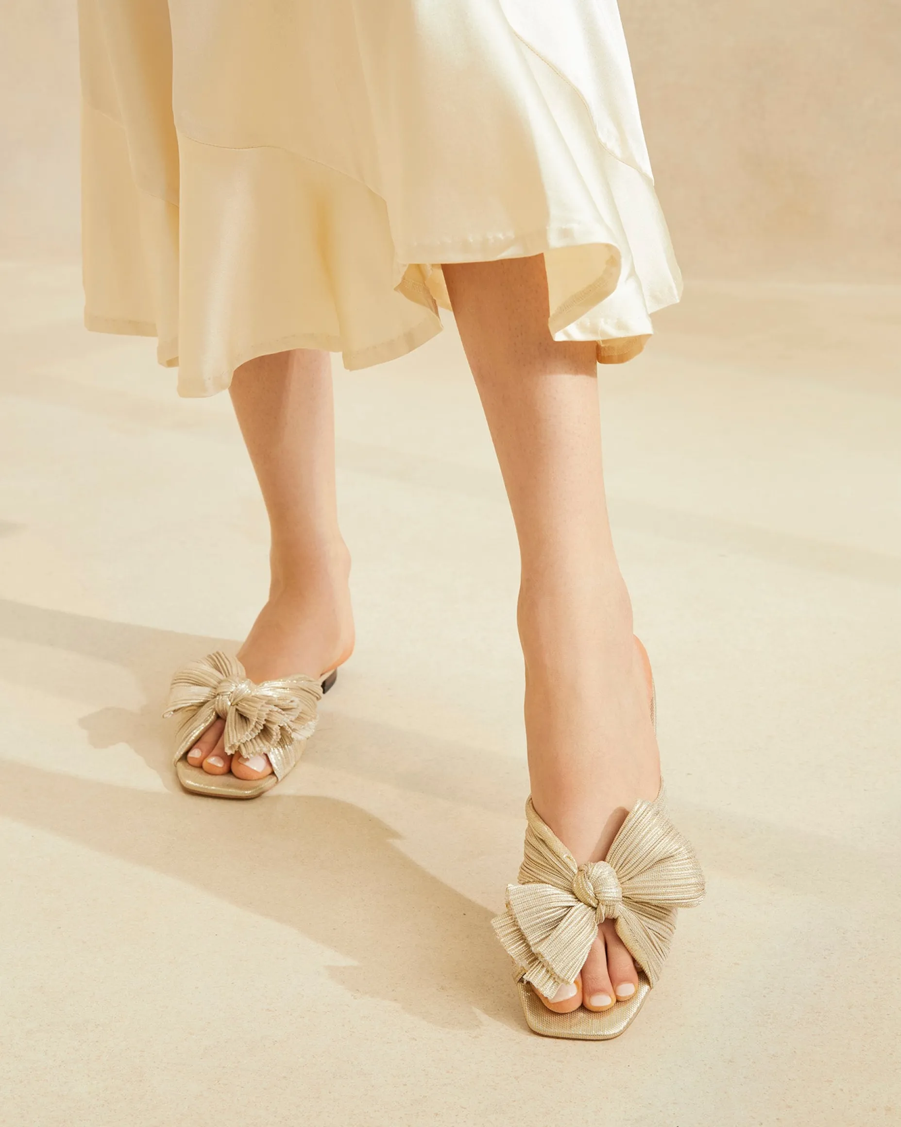 Daphne Champagne Bow Slide